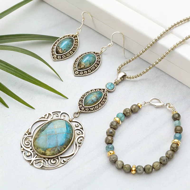Labradorite stone