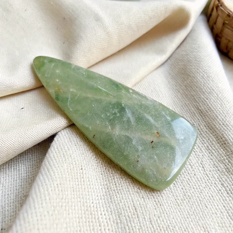 Natural Nephrite Jade Stone Jade: properties of the stone and who it suits according to the zodiac sign